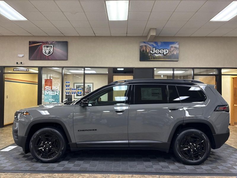 New 2026 Jeep Cherokee Limited Altitude 4x4Image 2