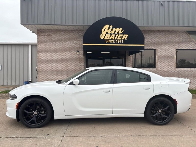 2022 Dodge Charger SXTImage 2