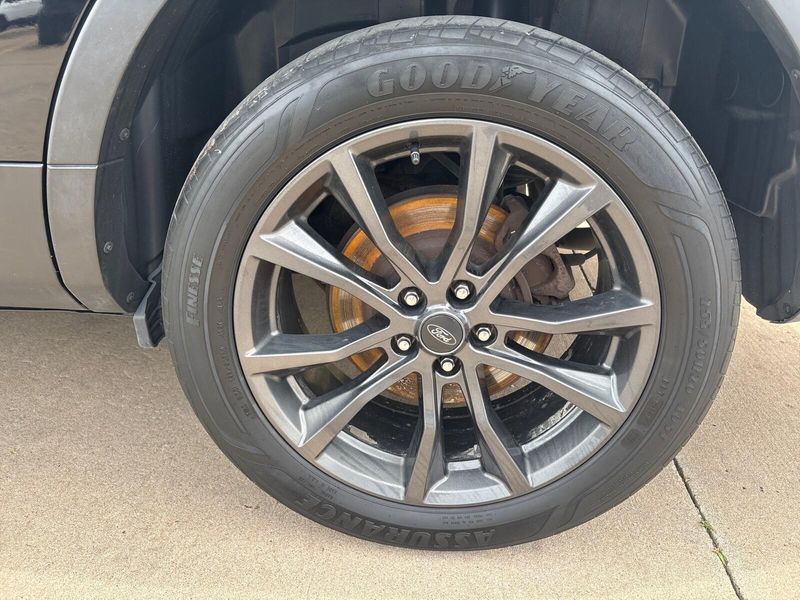 Used 2019 Ford Explorer XLTImage 11