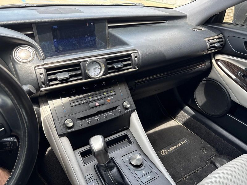 2016 Lexus RC 200t Image 15
