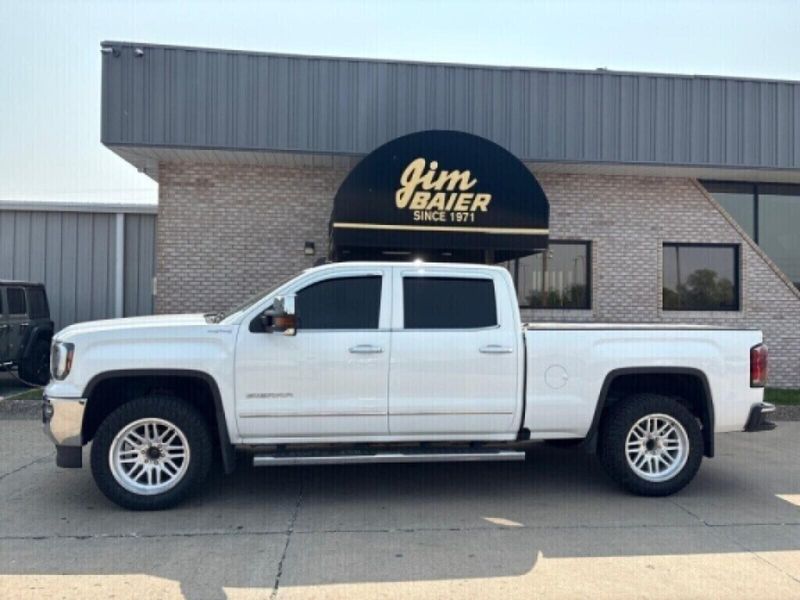 2017 GMC Sierra 1500 SLTImage 2