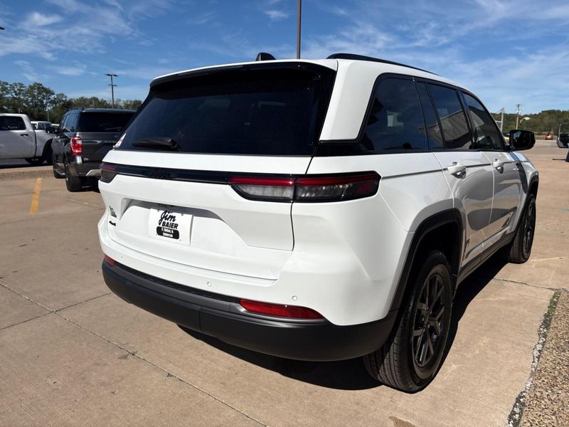 New 2027 Jeep Grand Cherokee Laredo Altitude 4x4Image 8
