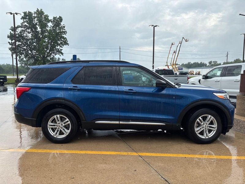 Used 2021 Ford Explorer XLTImage 2