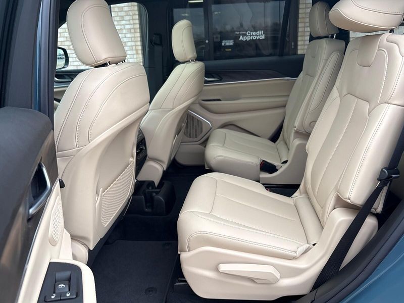 New 2026 Jeep Grand Cherokee L Limited 4x4Image 4