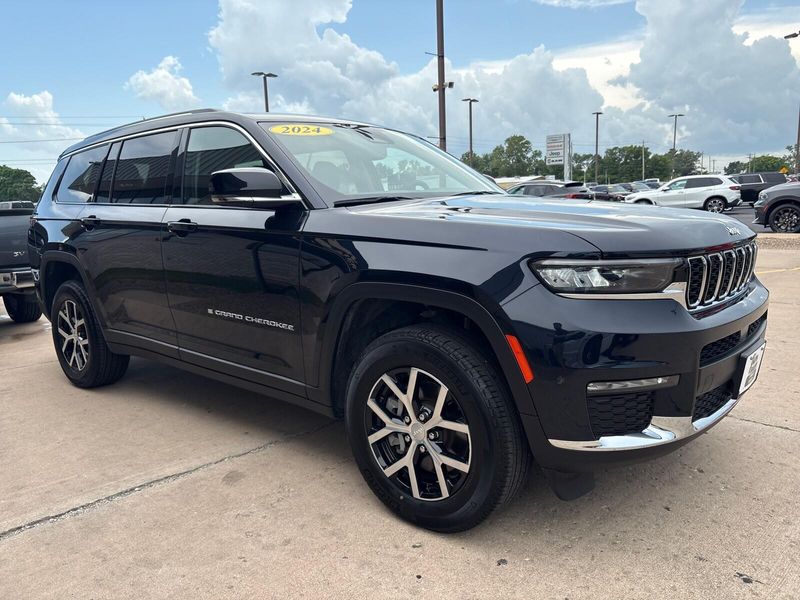 Used 2024 Jeep Grand Cherokee L LimitedImage 9