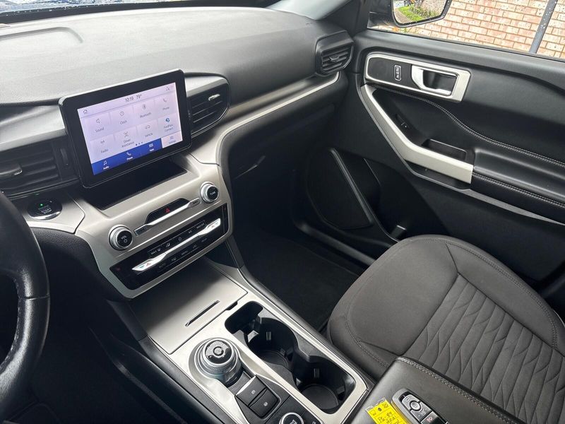 Used 2021 Ford Explorer XLTImage 18