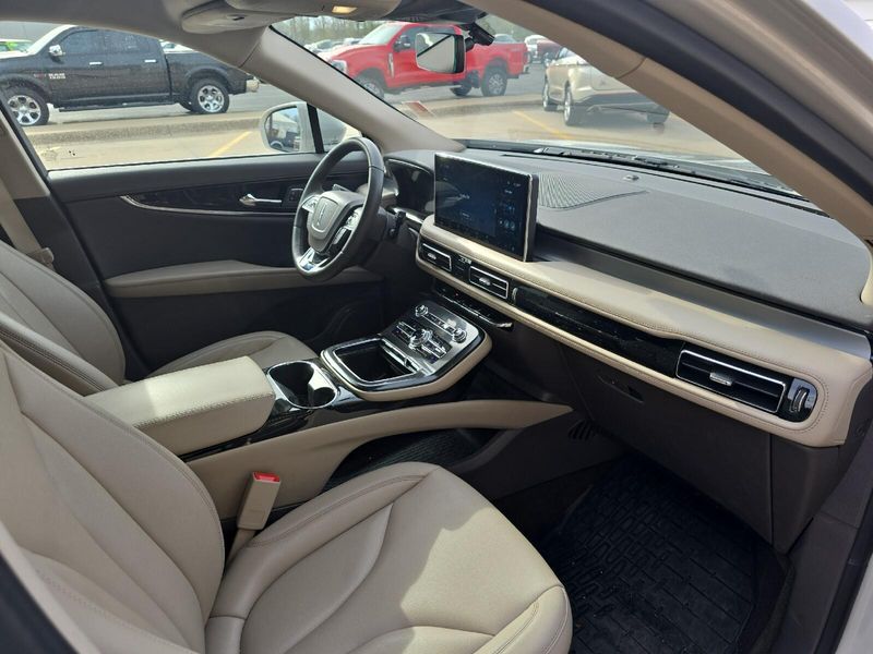 2022 Lincoln Nautilus StandardImage 10
