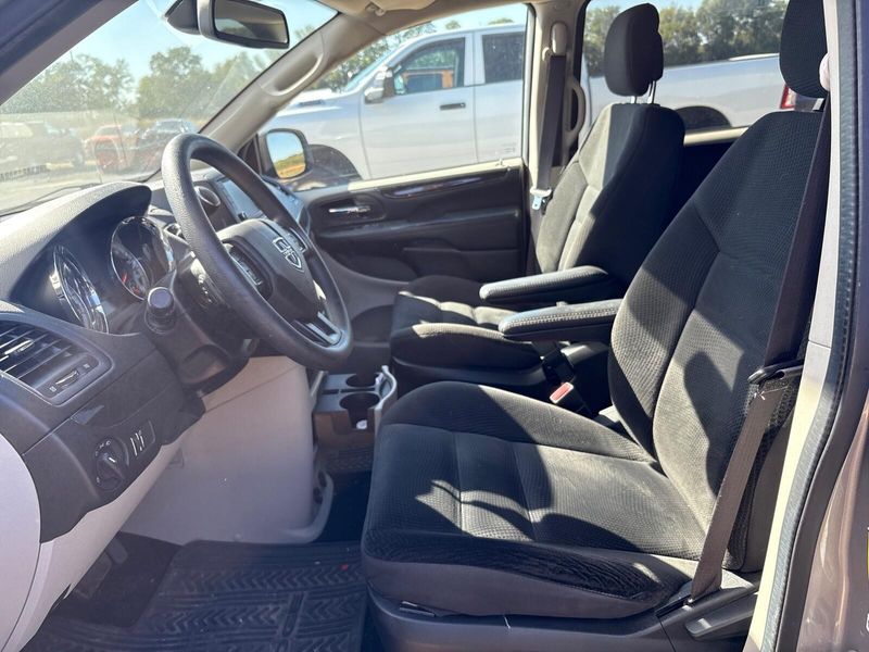 Used 2019 Dodge Grand Caravan SEImage 4