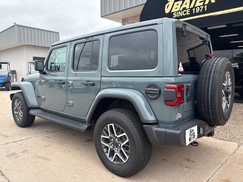 New 2026 Jeep Wrangler 4-door SaharaImage 19