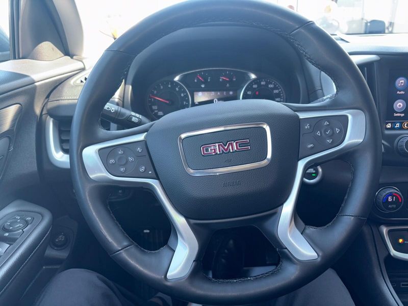 Used 2024 GMC Terrain SLTImage 13