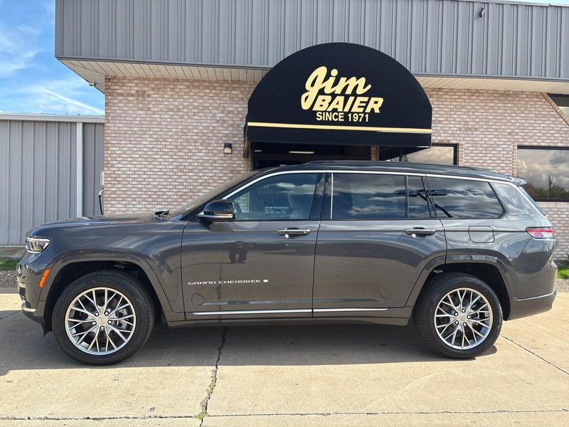 New 2025 Jeep Grand Cherokee L Summit 4x4Image 2