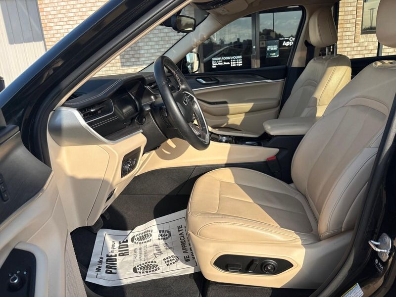 Used 2021 Jeep Grand Cherokee L LimitedImage 3