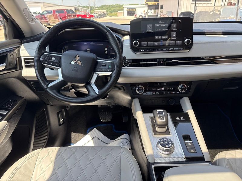 Used 2024 Mitsubishi Outlander PHEV SELImage 7