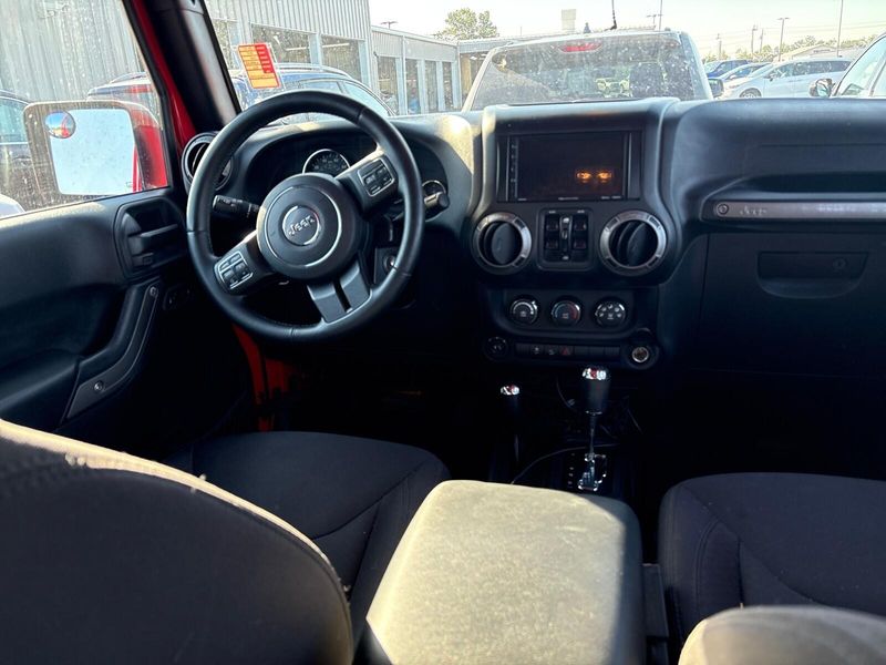 Used 2015 Jeep Wrangler Unlimited SportImage 9