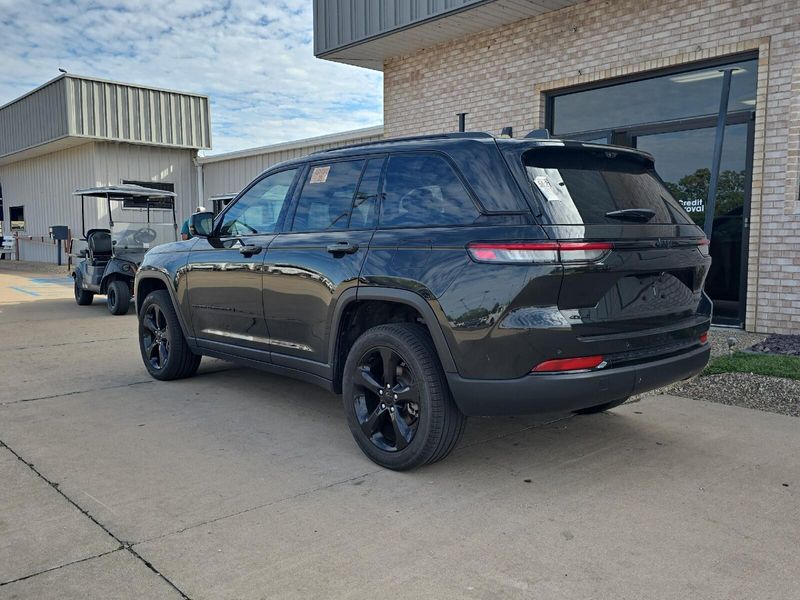 Used 2023 Jeep Grand Cherokee LimitedImage 10