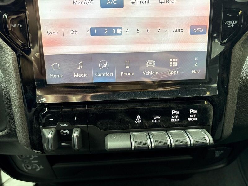2025 RAM 3500 Tradesman Crew Cab 4x4 8