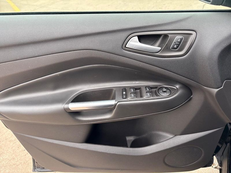 Used 2018 Ford Escape SEImage 13