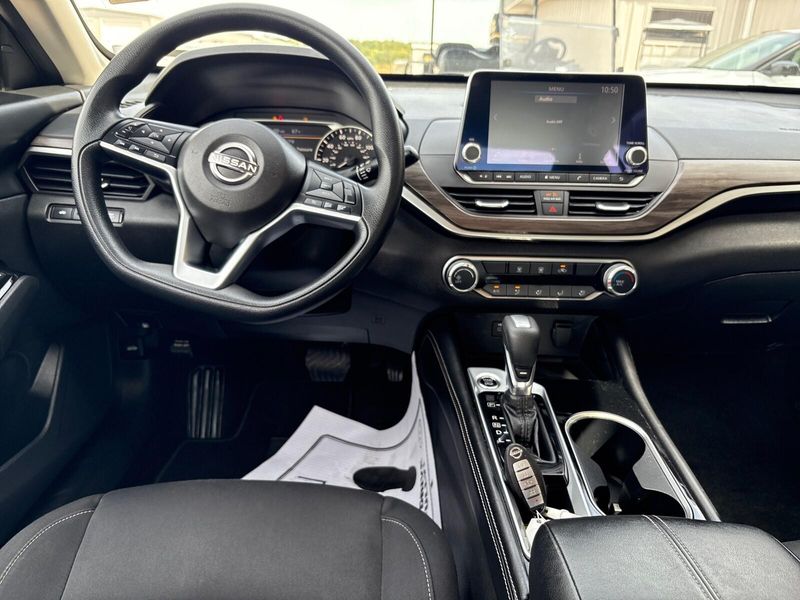 Used 2023 Nissan Altima 2.5 SVImage 5