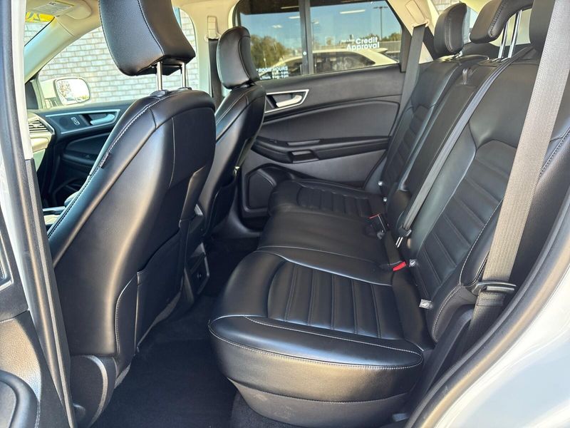 Used 2024 Ford Edge SELImage 4