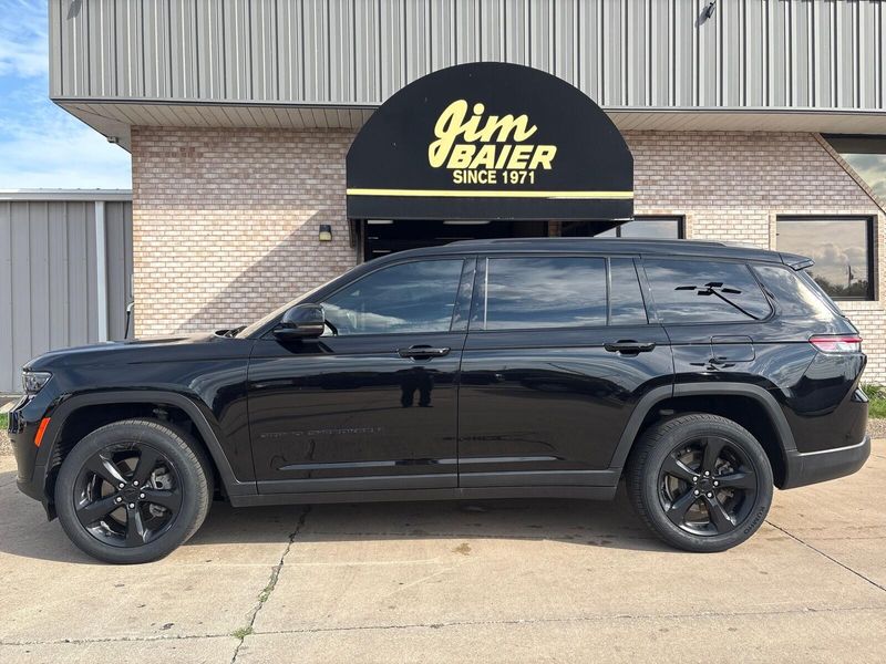 Used 2021 Jeep Grand Cherokee L AltitudeImage 2
