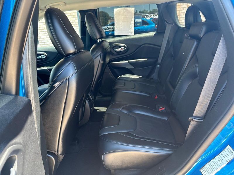 Used 2022 Jeep Cherokee Latitude LuxImage 4