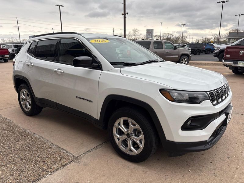 Used 2025 Jeep Compass LatitudeImage 7