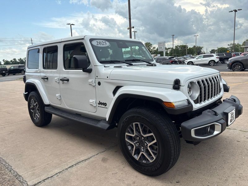 2025 Jeep Wrangler 4-door SaharaImage 7