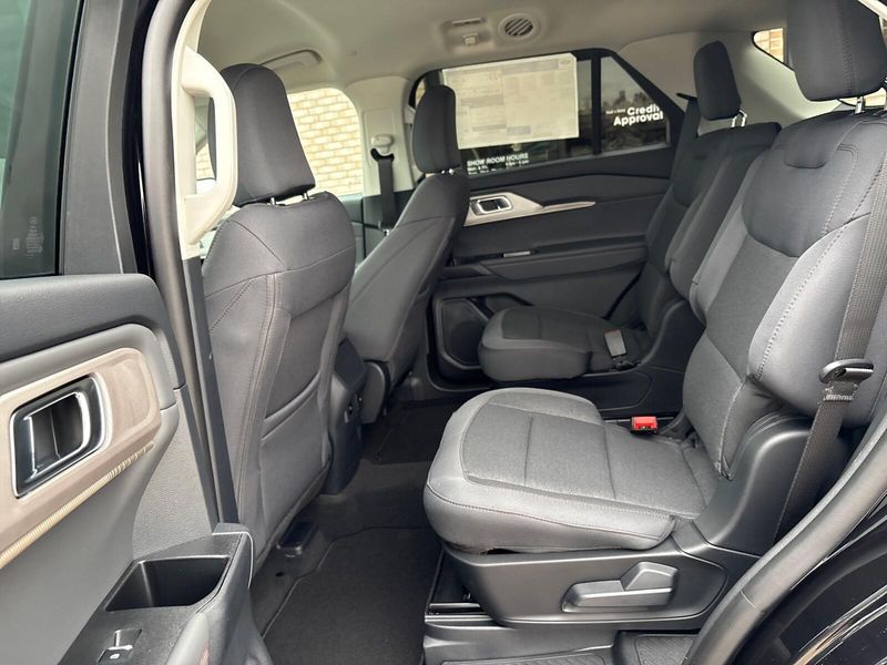2026 Ford Explorer photo 4