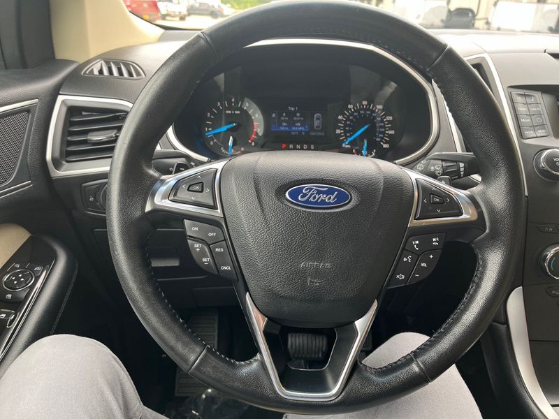 2017 Ford Edge SELImage 12