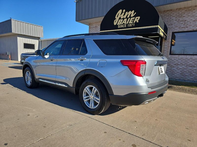 2023 Ford Explorer XLTImage 8