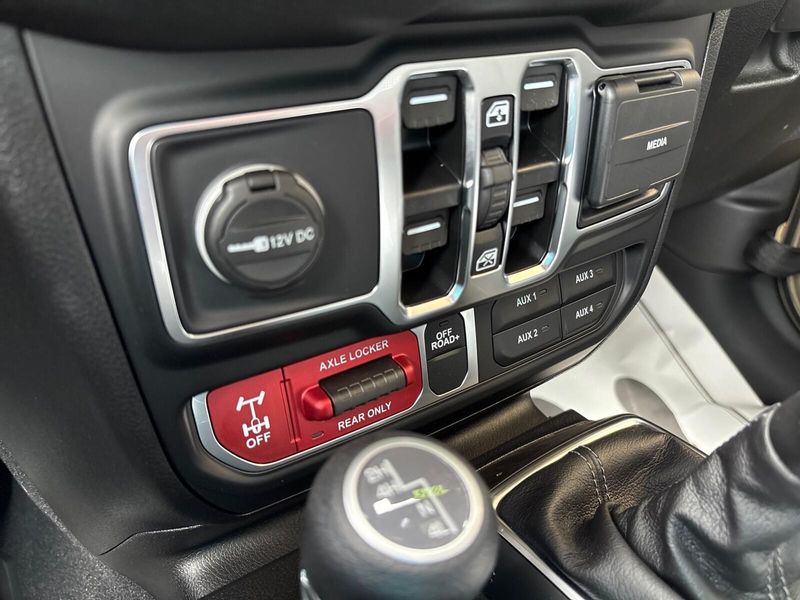 2025 Jeep Wrangler 4-door WillysImage 18