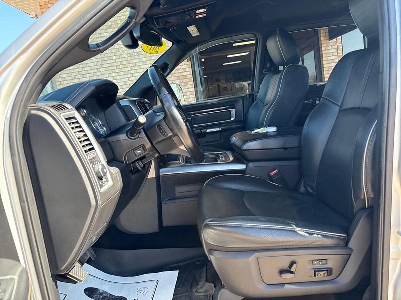 Used 2017 RAM 1500 LimitedImage 3