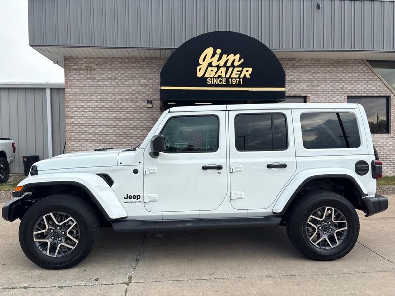 2025 Jeep Wrangler 4-door SaharaImage 2
