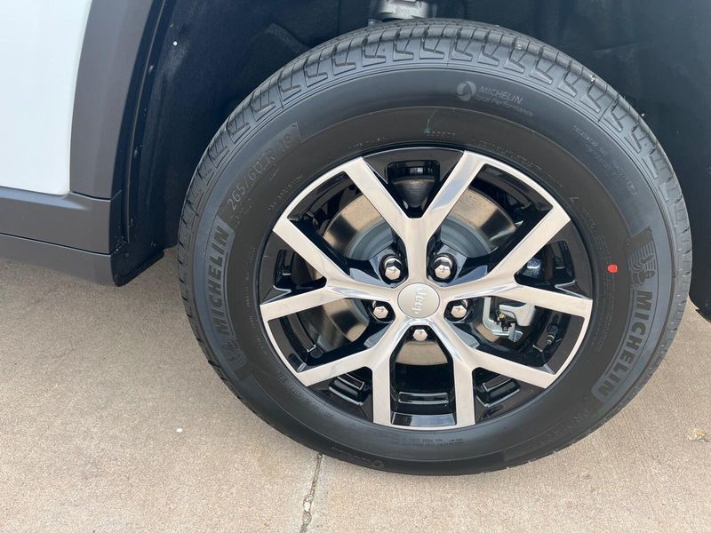 2025 Jeep Grand Cherokee L Limited 4x4Image 14