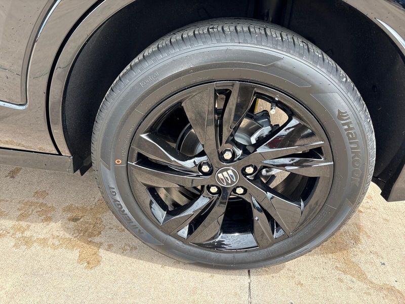 2025 Buick Encore GX Sport TouringImage 11
