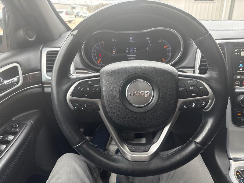 Used 2018 Jeep Grand Cherokee OverlandImage 16