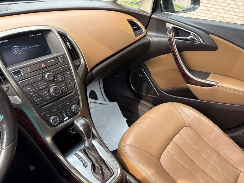 2012 Buick Verano Leather GroupImage 17