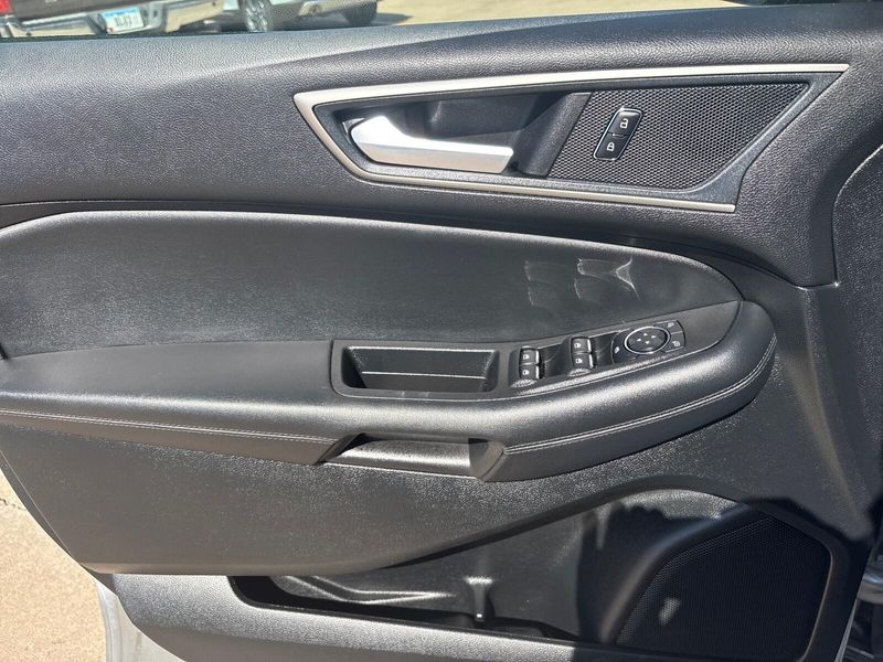 Used 2024 Ford Edge SELImage 12