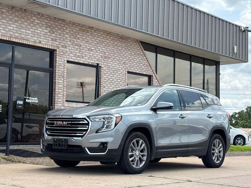 Used 2024 GMC Terrain SLTImage 1
