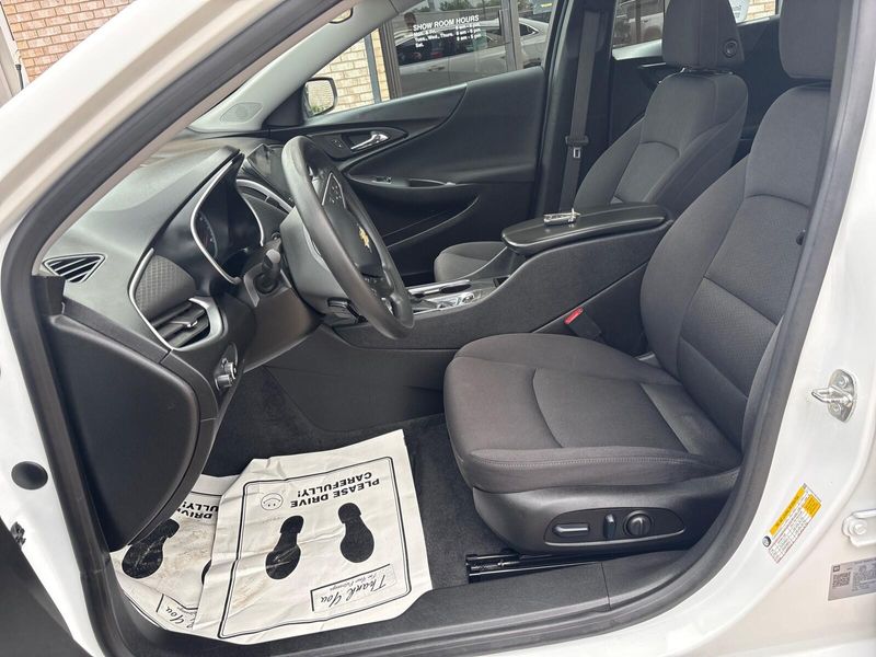 Used 2024 Chevrolet Malibu LTImage 3