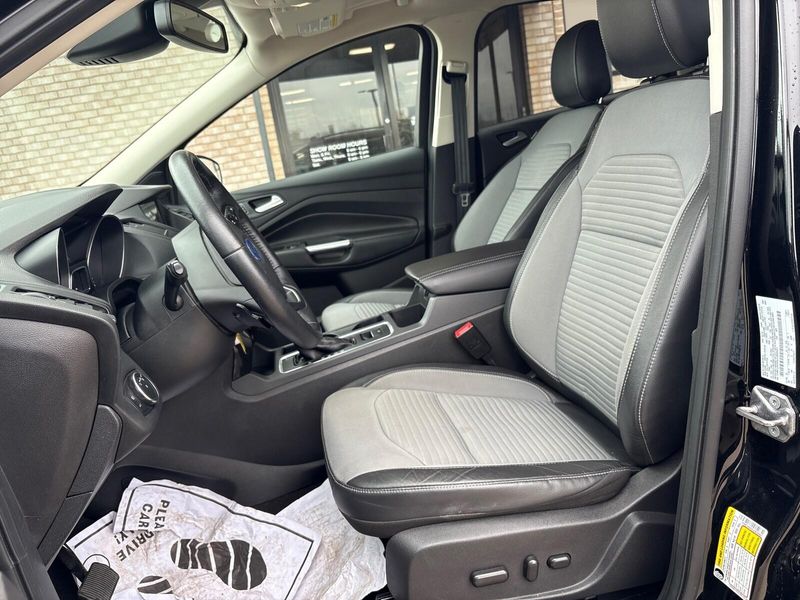 Used 2018 Ford Escape SEImage 3