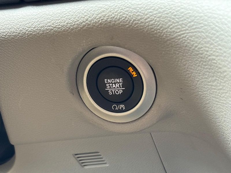 Used 2023 Chrysler Voyager LXImage 21