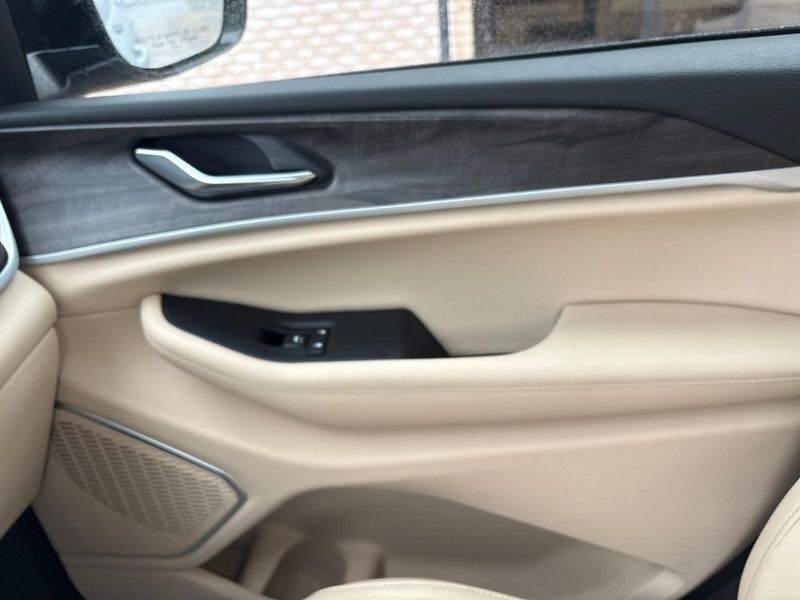 New 2026 Jeep Grand Cherokee Limited 4x4Image 13