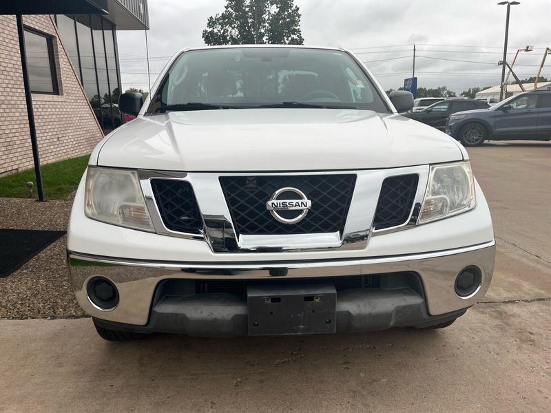 2010 Nissan Frontier SEImage 7