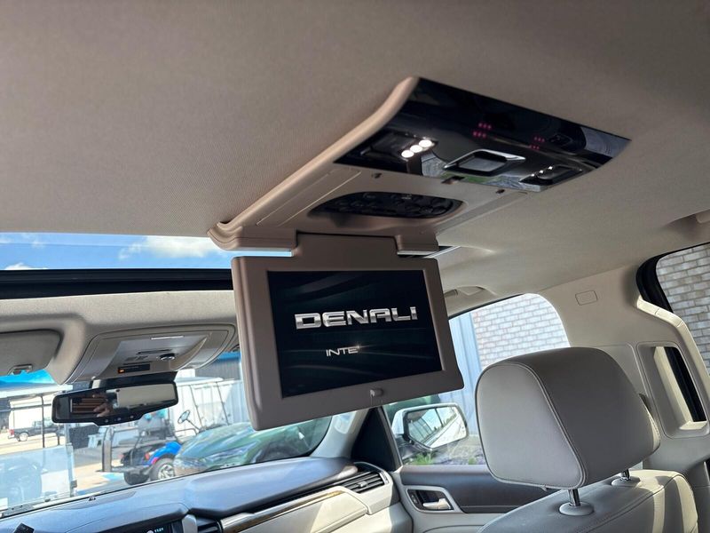 Used 2017 GMC Yukon DenaliImage 6