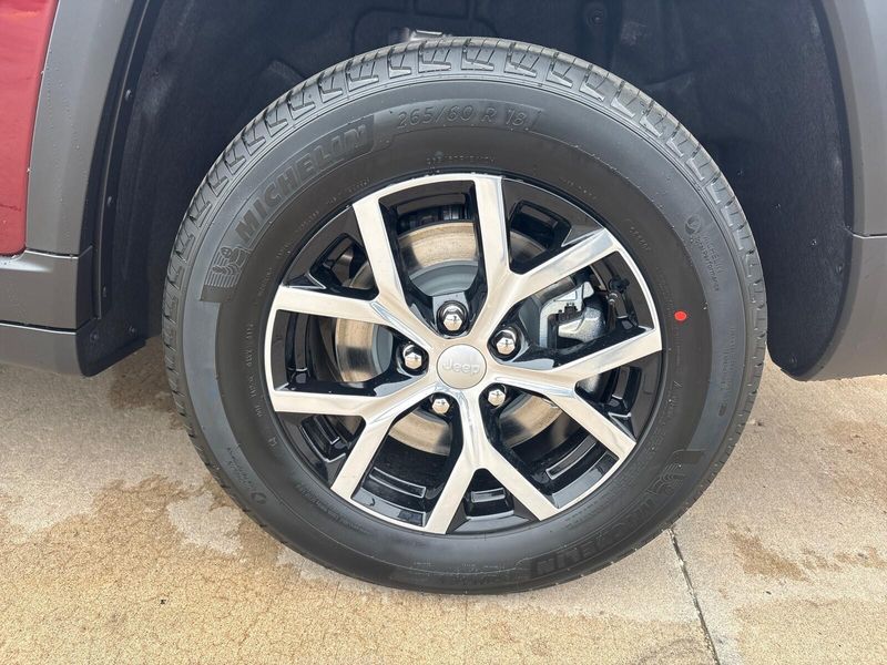 2025 Jeep Grand Cherokee L Limited 4x4Image 14