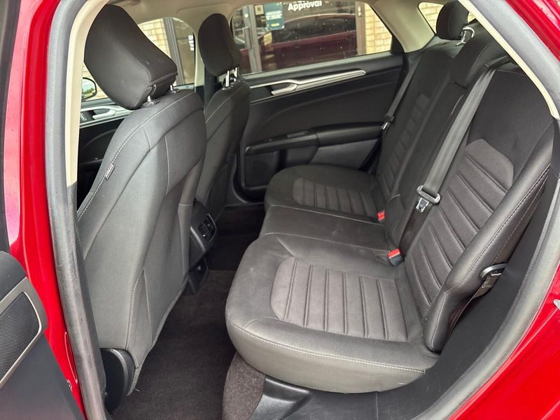 Used 2020 Ford Fusion SEImage 4