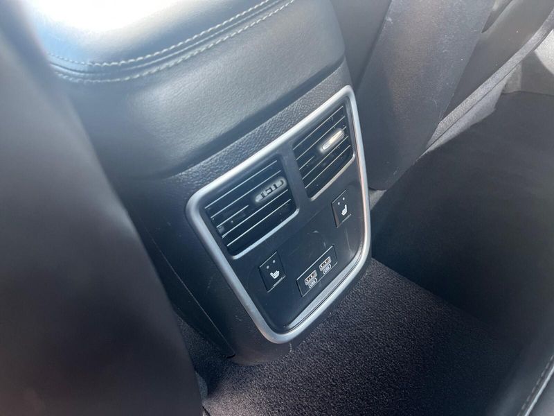2022 Dodge Charger SXTImage 4