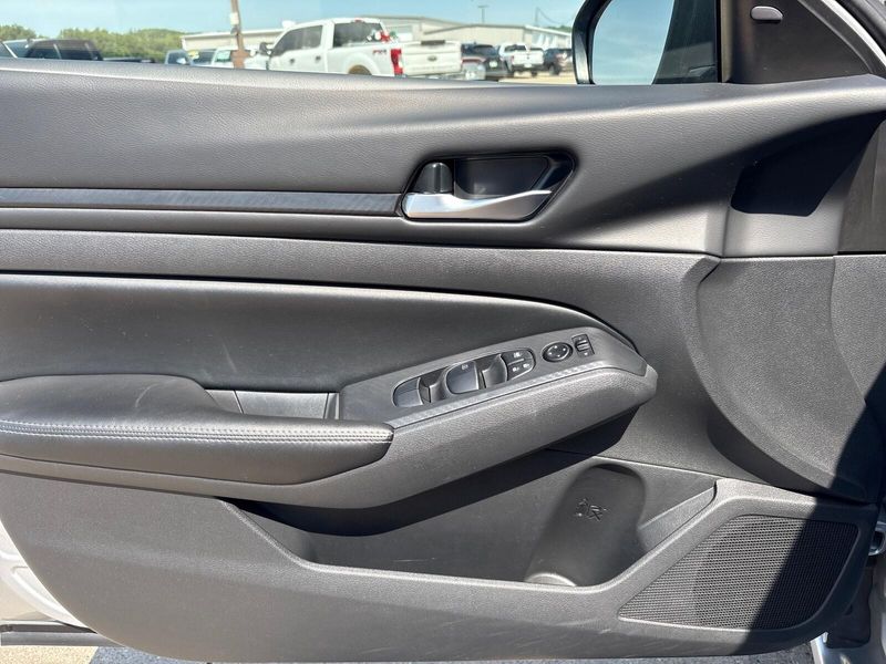 Used 2024 Nissan Altima 2.5 SVImage 12