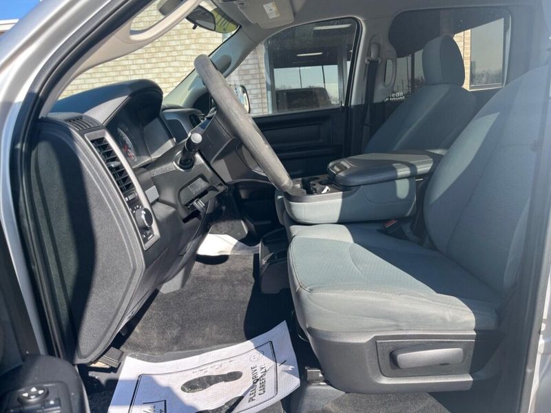 2017 RAM 2500 TradesmanImage 3